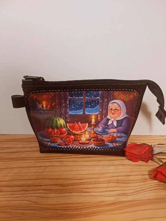 کیف لوازم آرایش طرح مادربزرگ